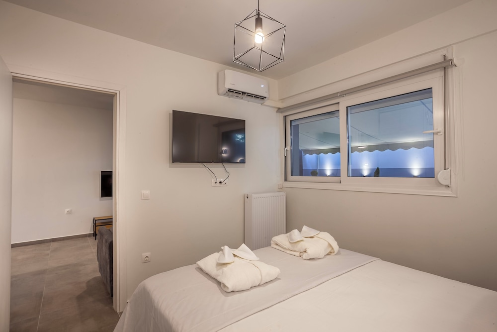 You Urban Stay — 4-Star Luxury Hotel in Efkarpia, Greece