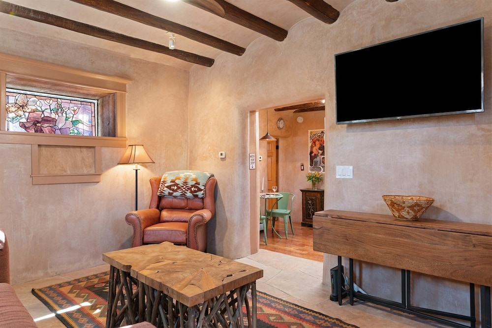Casita Arbolito Enchanting Hideaway Walk to The Plaza in Santa Fe, United States