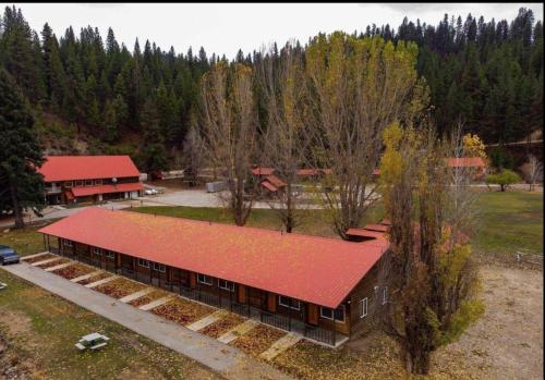 Southfork Lodge Riverside Inn - photo 12