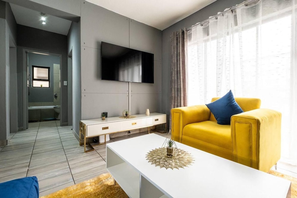 Explore this stylish and classy apartment — 4-Star Luxury Hotel in Johannesburg, South Africa