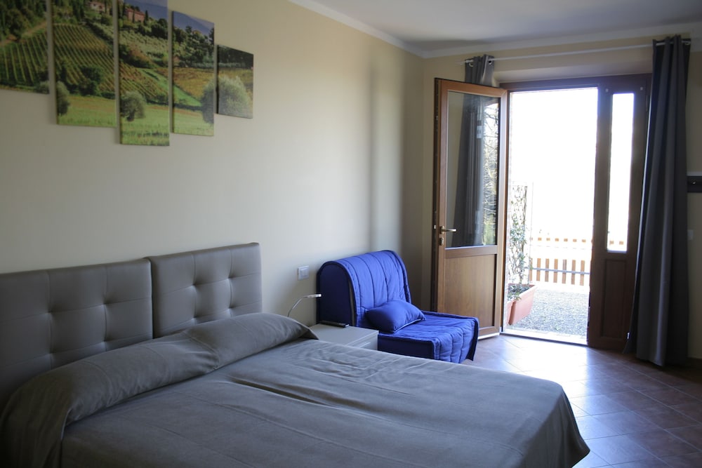 Agriturismo La Pietriccia — 4-Star Luxury Hotel in Chianciano Terme, Italy