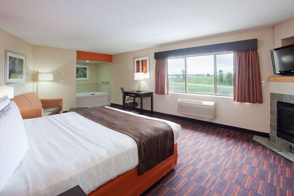 AmericInn by Wyndham Shakopee Near Canterbury Park - photo 27