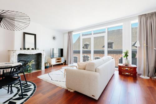Luxury Apart' MONS City Center with Terrace — 4-Star Luxury Hotel in Mons, Belgium