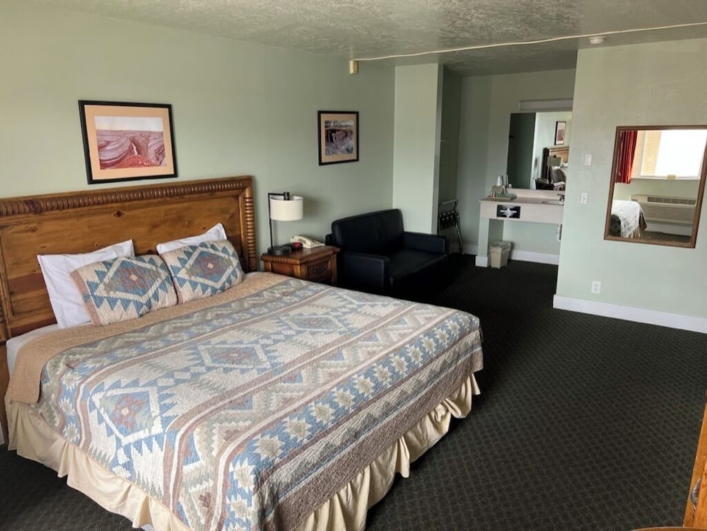 Four Corners Inn - photo 7