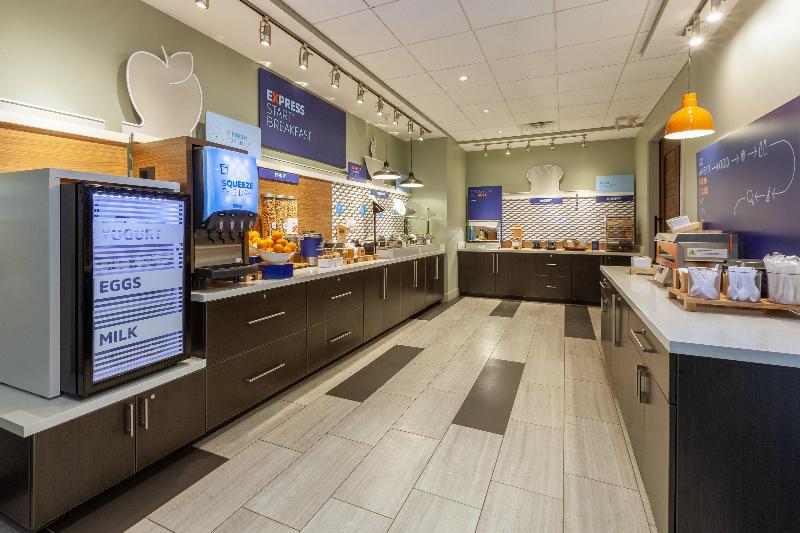 Holiday Inn Express & Suites Brunswick Harpers Ferry Area by IHG - photo 52