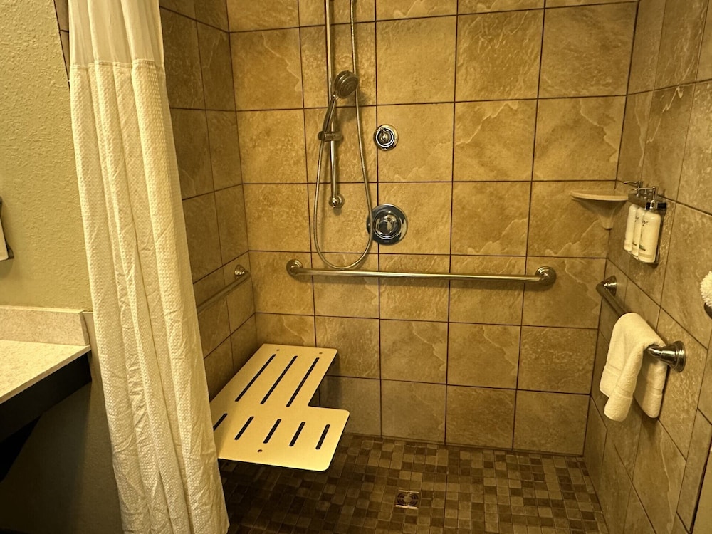 Staybridge Suites Minot by IHG - photo 36