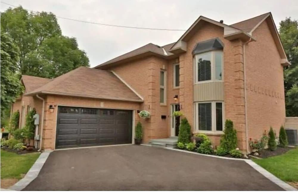 Mississauga Manor Meadowvale in Mississauga, Canada