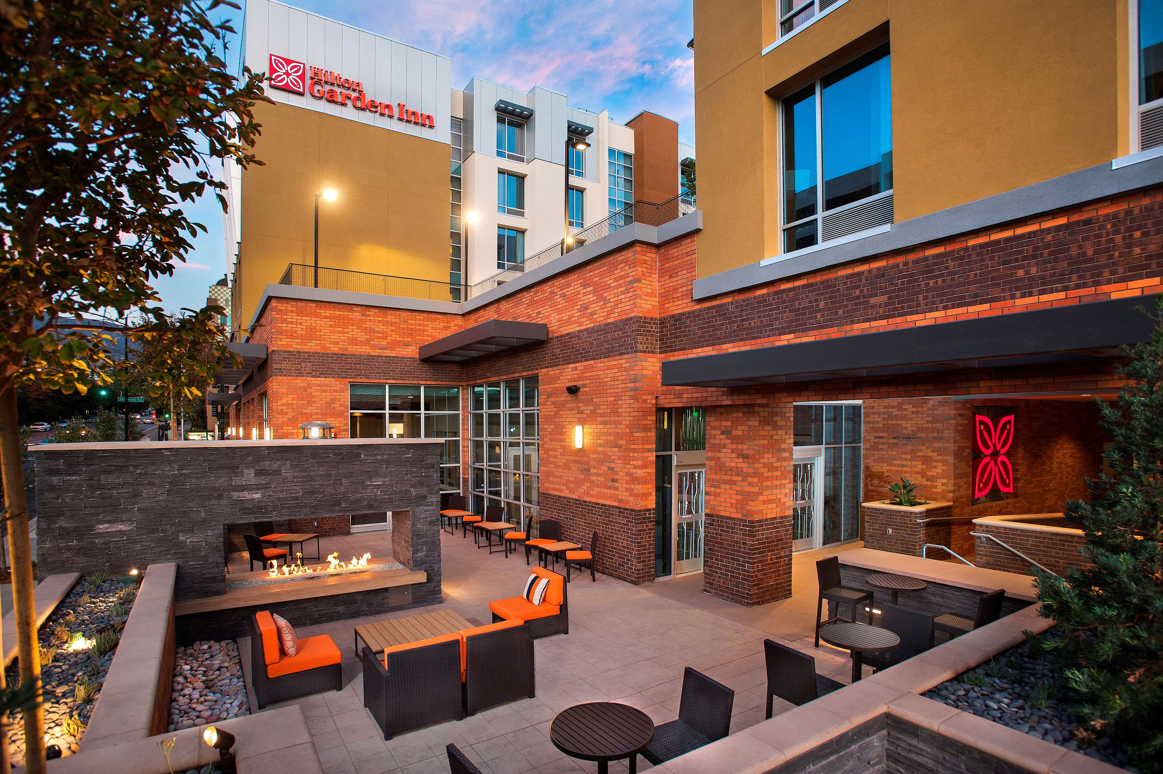 Hilton Garden Inn Burbank Los Angeles - photo 2