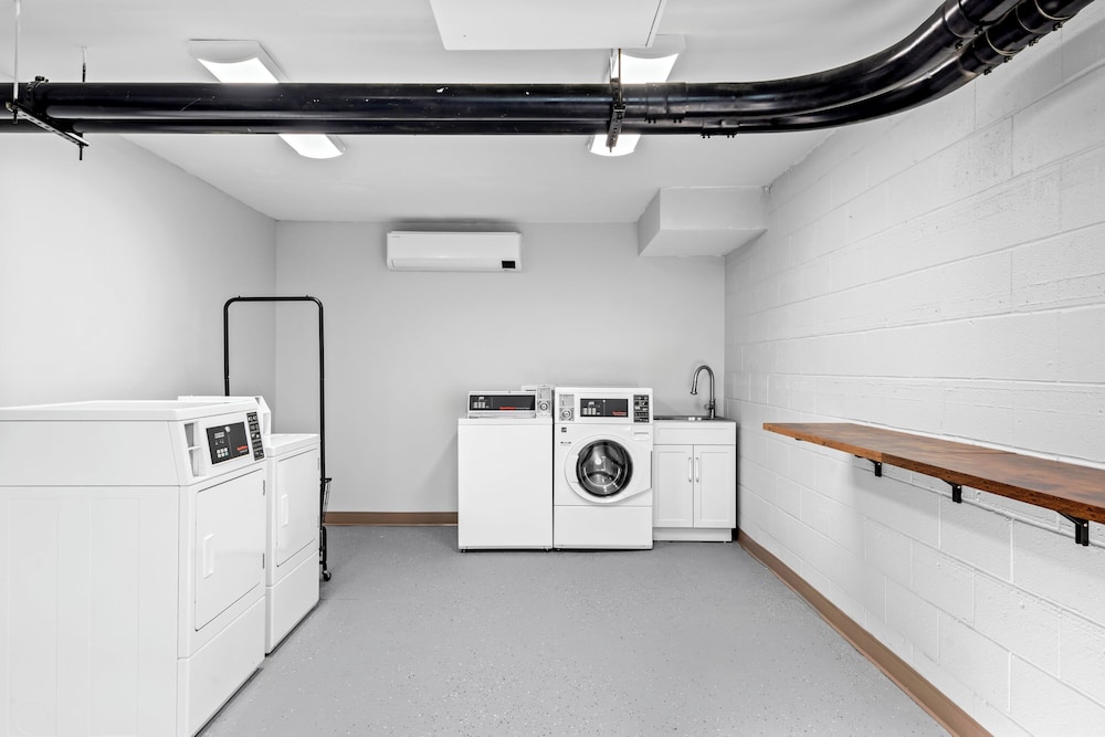 HomeTowne Studios by Red Roof & Conference Center Cortland - photo 30