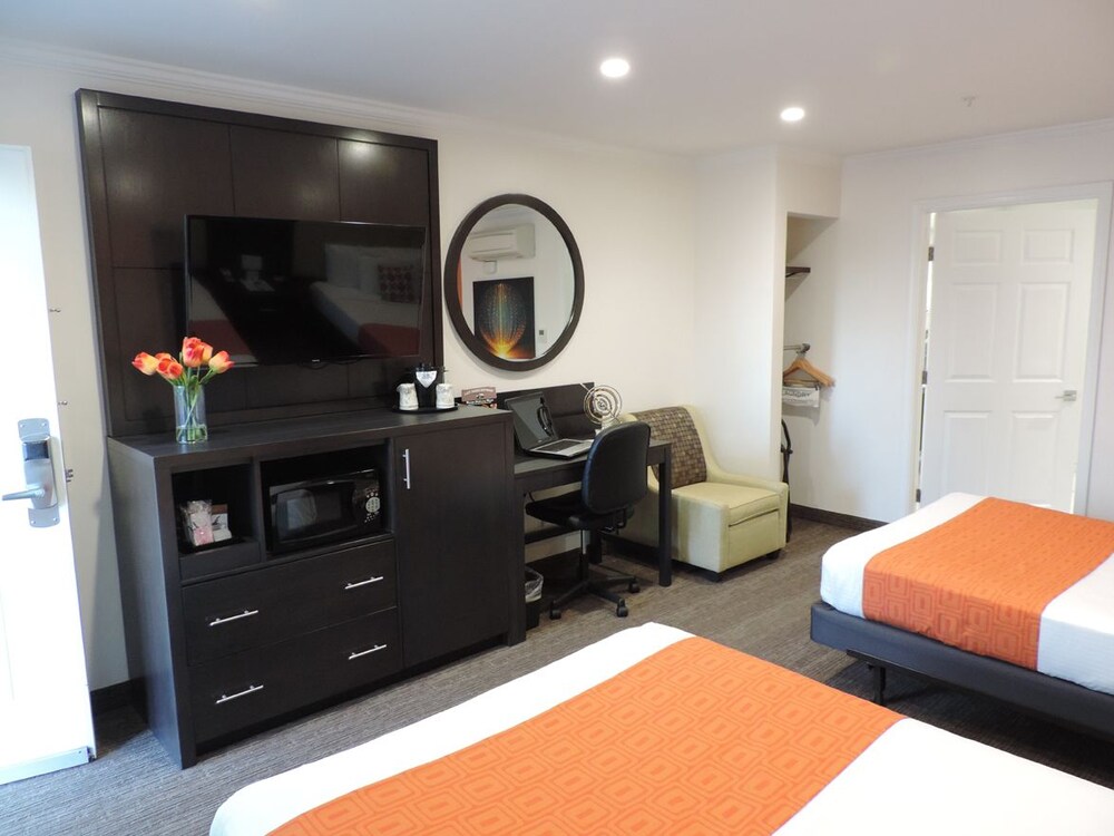 Pavilion Inn San Jose - photo 16