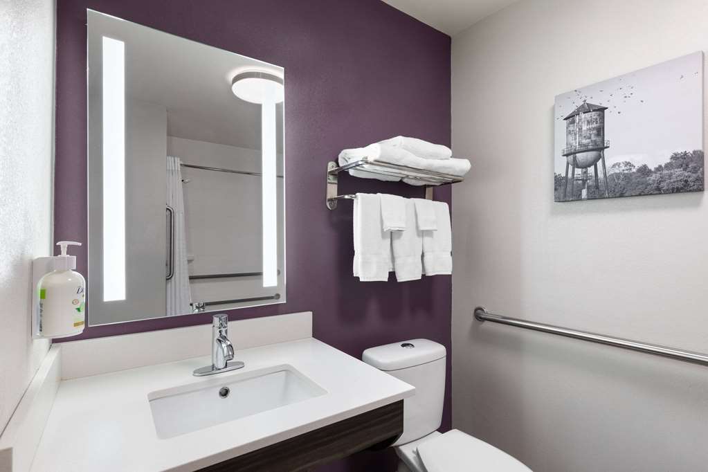 La Quinta Inn & Suites by Wyndham Loudon - photo 30