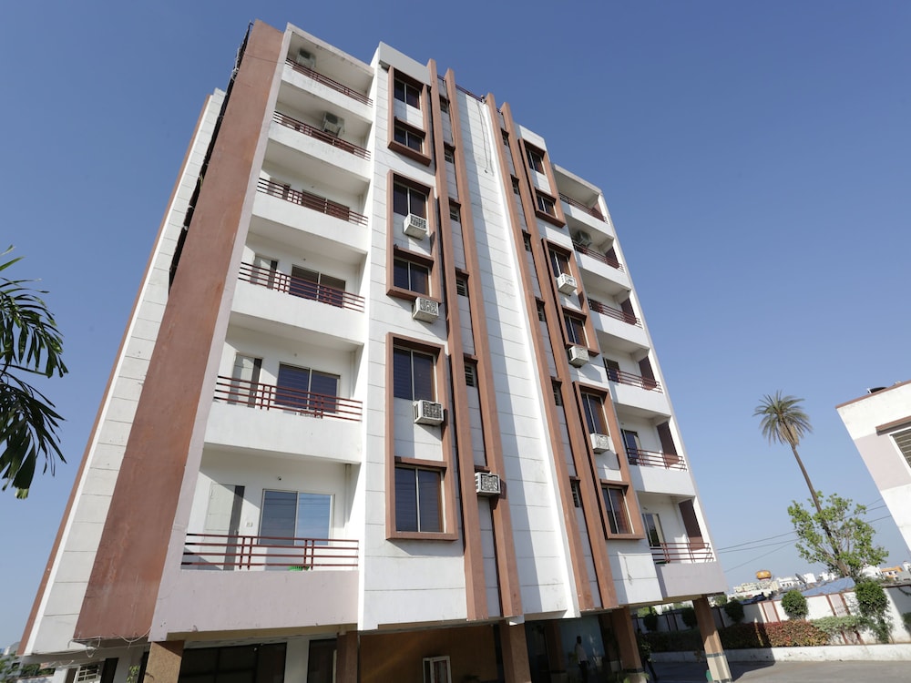 OYO 3260 Hotel Abhinav Palace
