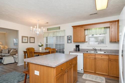 A Lucky Break by Oak Island Accommodations - photo 38