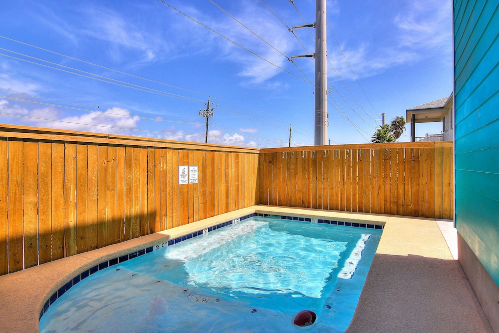 The Beach Buoy by Silver Sands Vacation Rentals — 4-Star Luxury Hotel in Port Aransas, United States