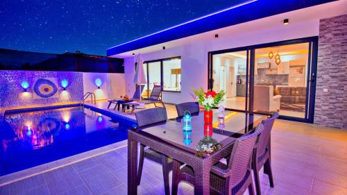 1 Bedroom Secluded Villa In Uzumlu — 4-Star Luxury Hotel in Kalkan, Turkey