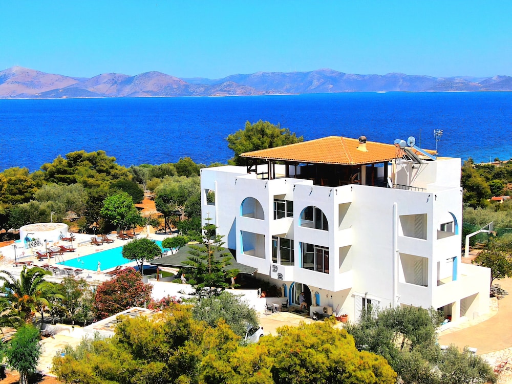Villa Agnanti — 4-Star Luxury Hotel in Marathonas, Greece