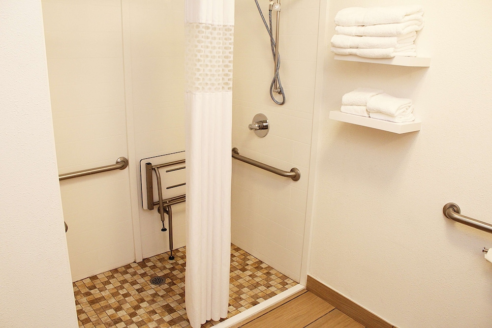 Hampton Inn Richmond - photo 16