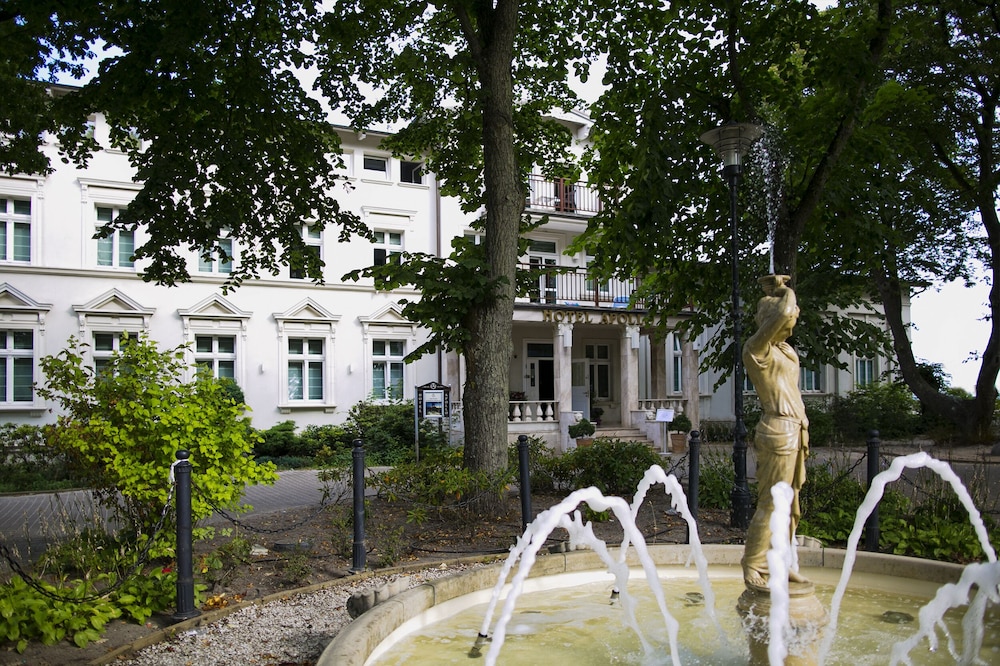 Hotel Apollo - carbon neutral hotel in Darlowo