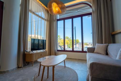 Take Me Here with a Sea View by Salt Apartments — 4-Star Luxury Hotel in Volos, Greece