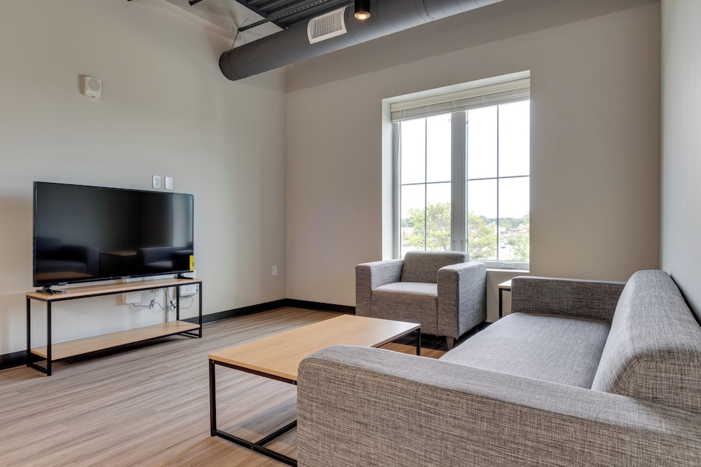Walkable Bloomington Apartment Near IU Campus — 4-Star Luxury Hotel in Bloomington, United States