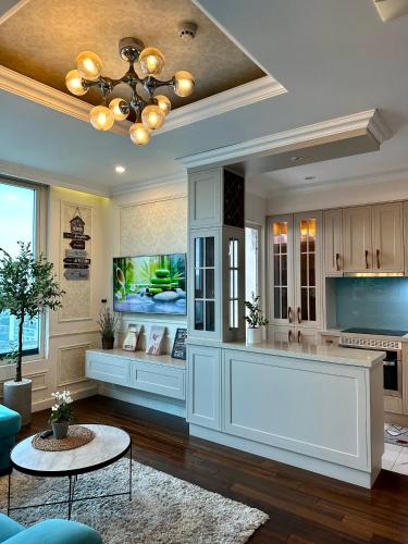 Luxury 2 bedroom apartment with Gym Pool Park — 4-Star Luxury Hotel in Ho Chi Minh City, Vietnam