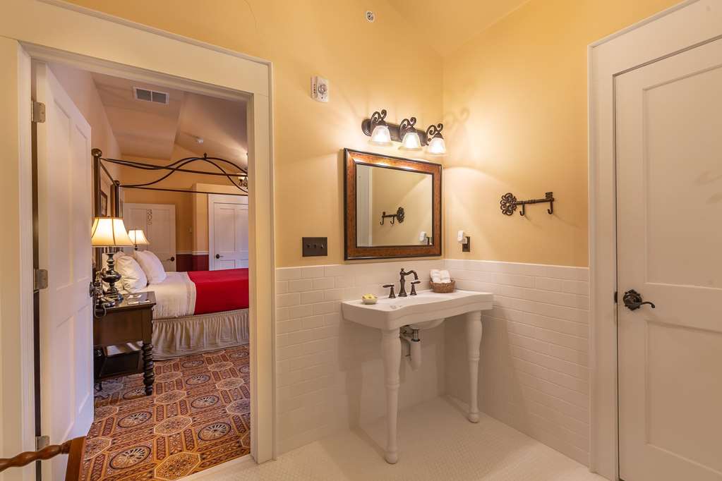 Steele Mansion - photo 12