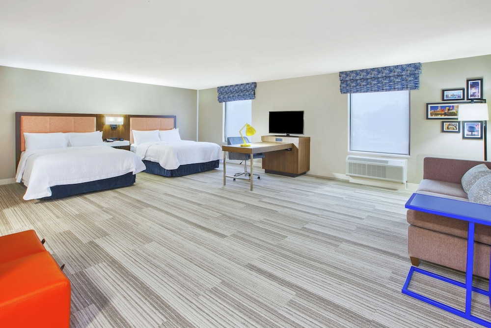 Hampton Inn & Suites Oakwood Village Cleveland - photo 10