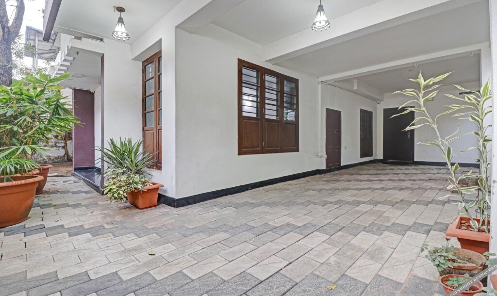 OYO 60256 Backpackers Inn
