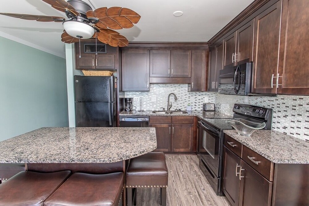 Royal Garden Resort 903 2 Bedroom Condo by RedAwning in Murrells Inlet, United States