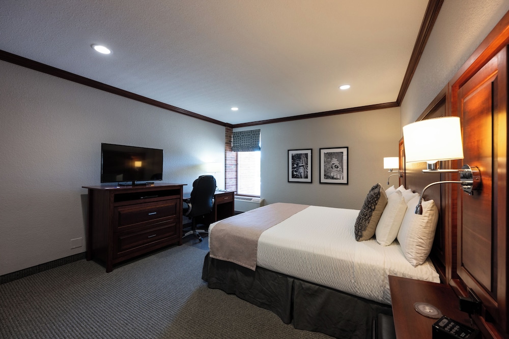 Hillsdale College Dow Hotel and Conference Center - photo 13