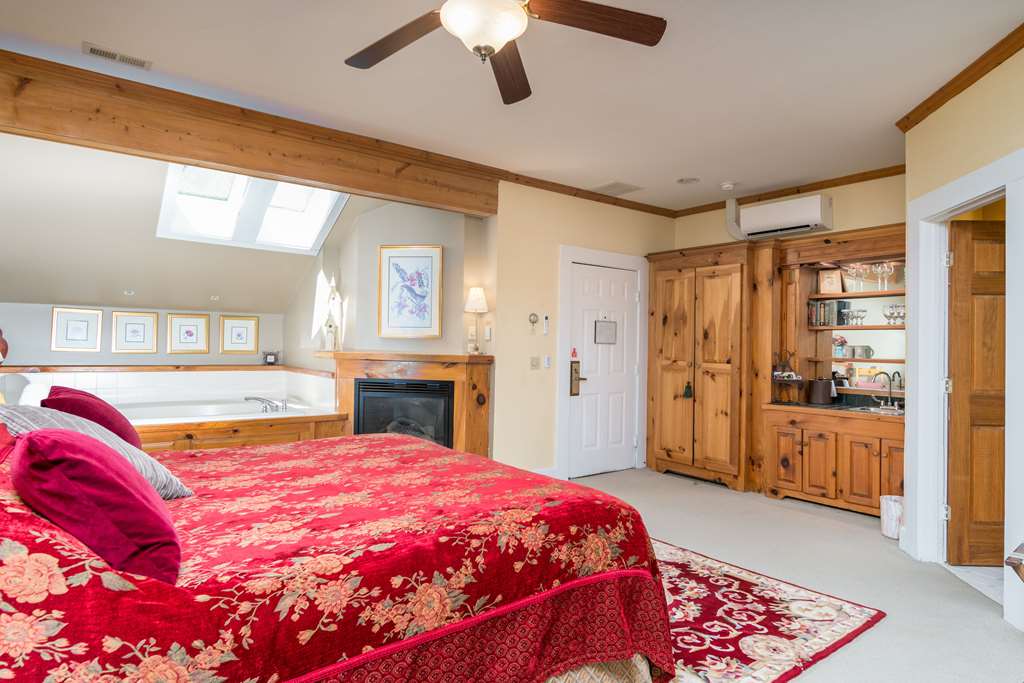Highland Lake Inn & Resort - photo 11
