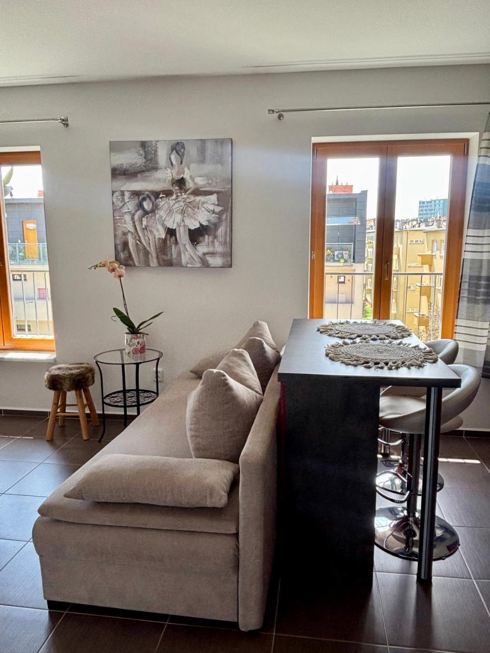 Luxury Flat in Brno Purplered