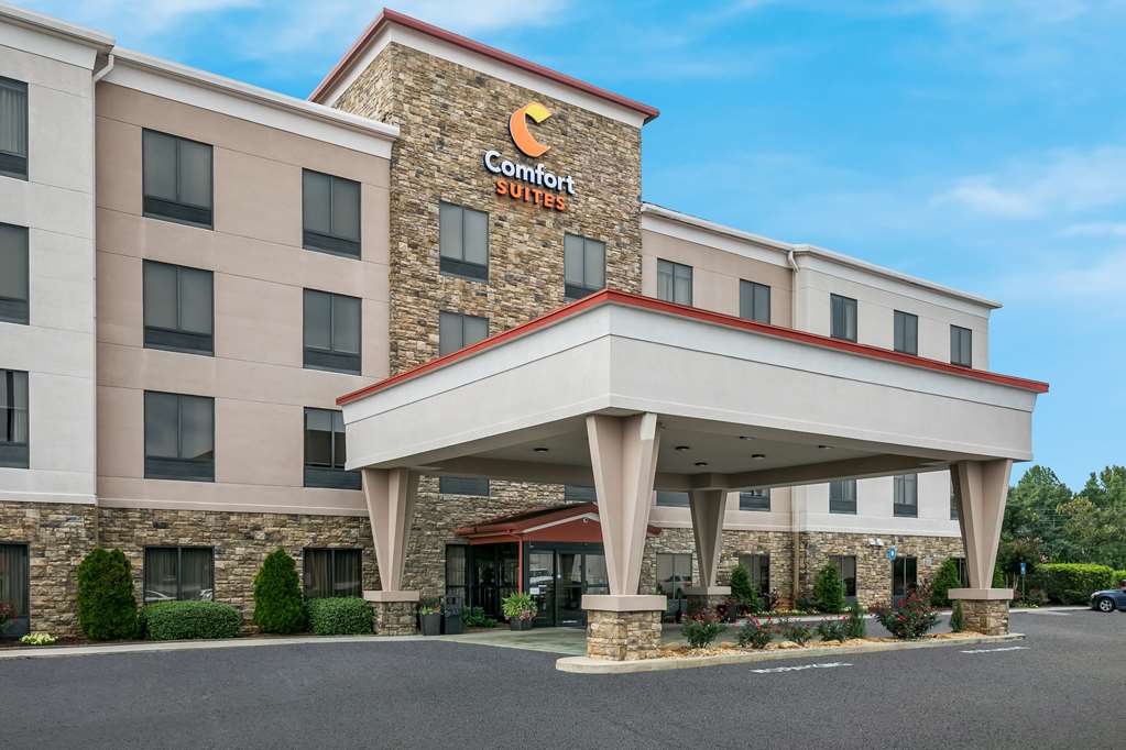 Comfort Suites Commerce - carbon neutral hotel in Commerce