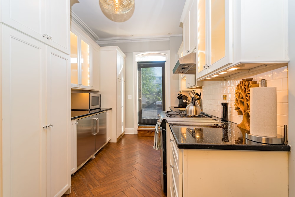 Deedee's Brownstone Van Vorst Park - photo 21