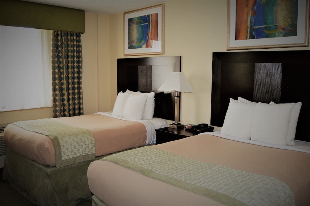 Ramada by Wyndham Long Island City