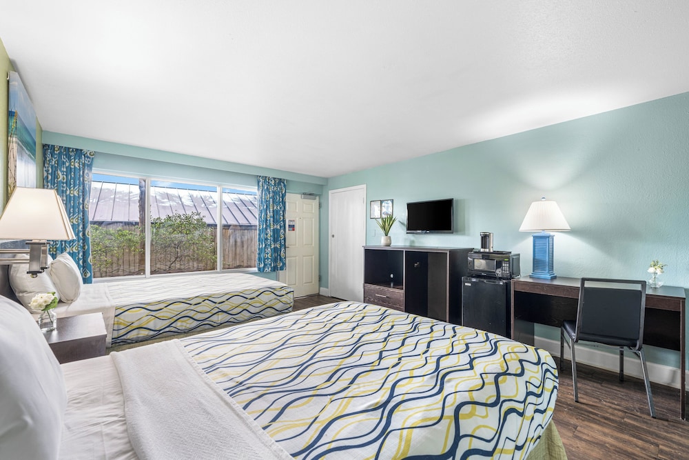 Boardwalk Beach Hotel - photo 34