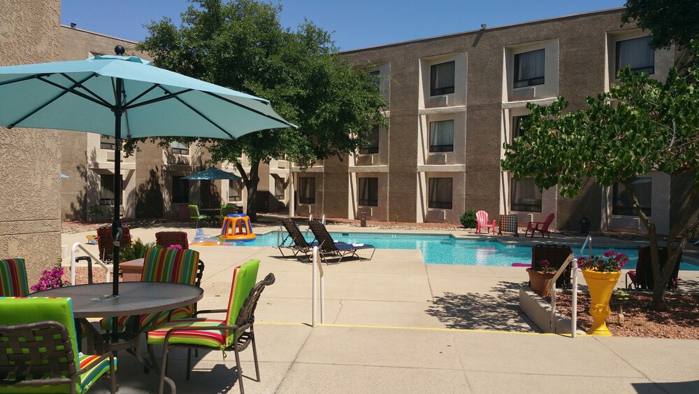 Windemere Hotel & Conference - photo 20