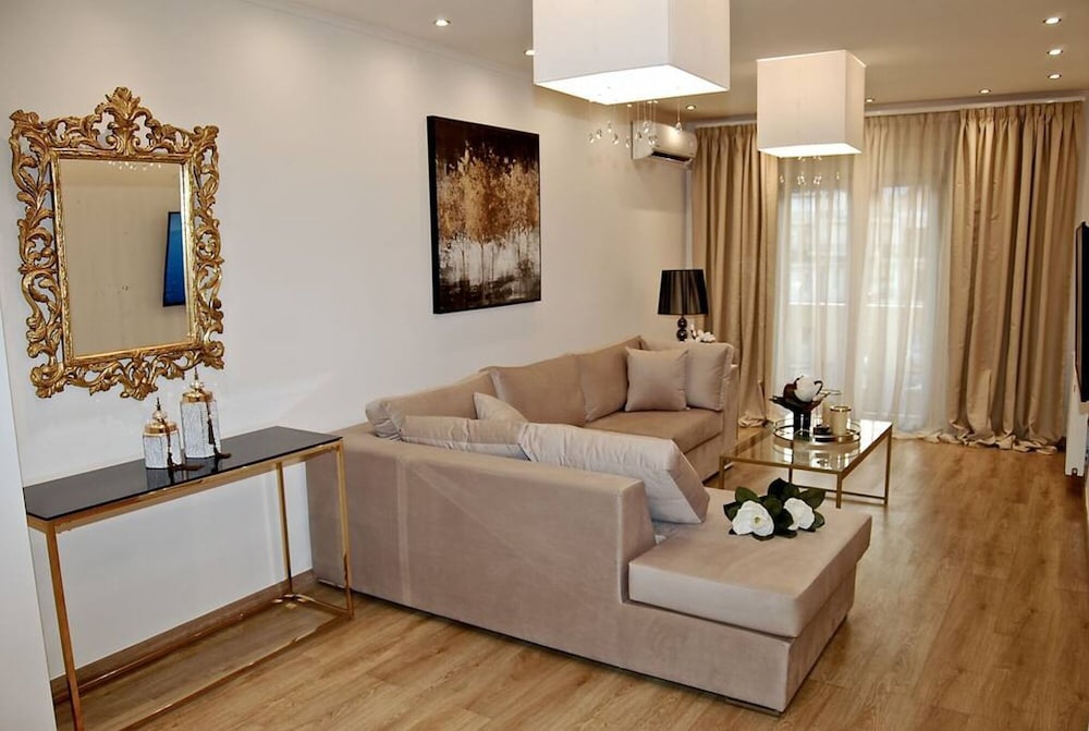 Maison Downtown Luxury Apartments Maison Downtown Luxury Studio — 4-Star Luxury Hotel in Zakynthos, Greece