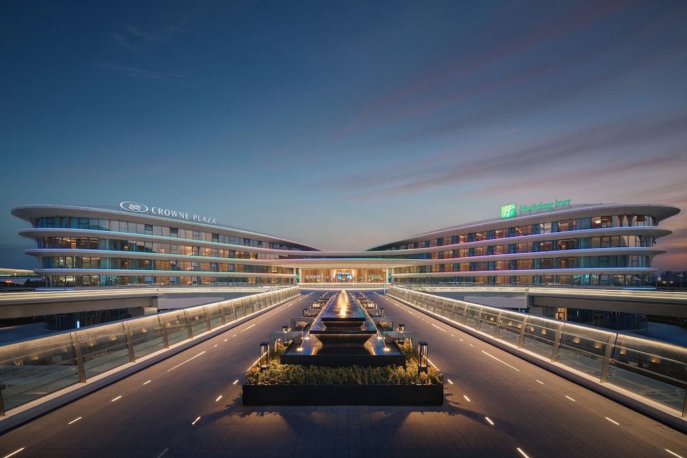 Crowne Plaza Wuhan Tianhe Airport by IHG — 5-Star Luxury Hotel in Wuhan, People's Republic of China