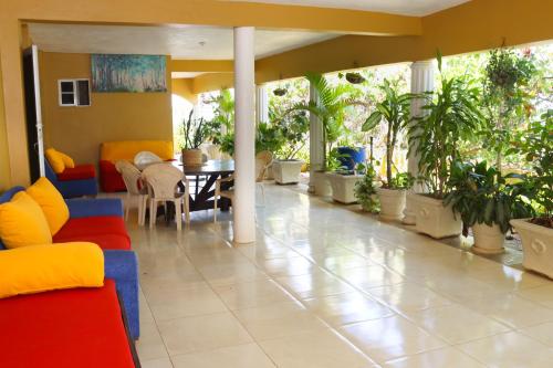 Oceanfront Family Villa — Black River — photo 4