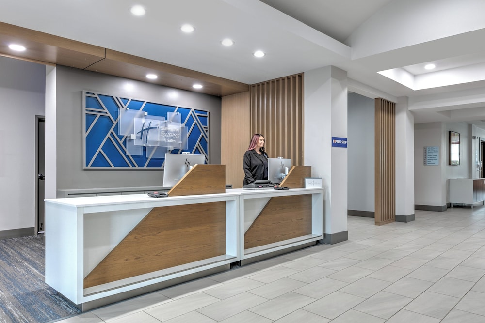 Holiday Inn Express Hotel & Suites Winnie an IHG Hotel - photo 3