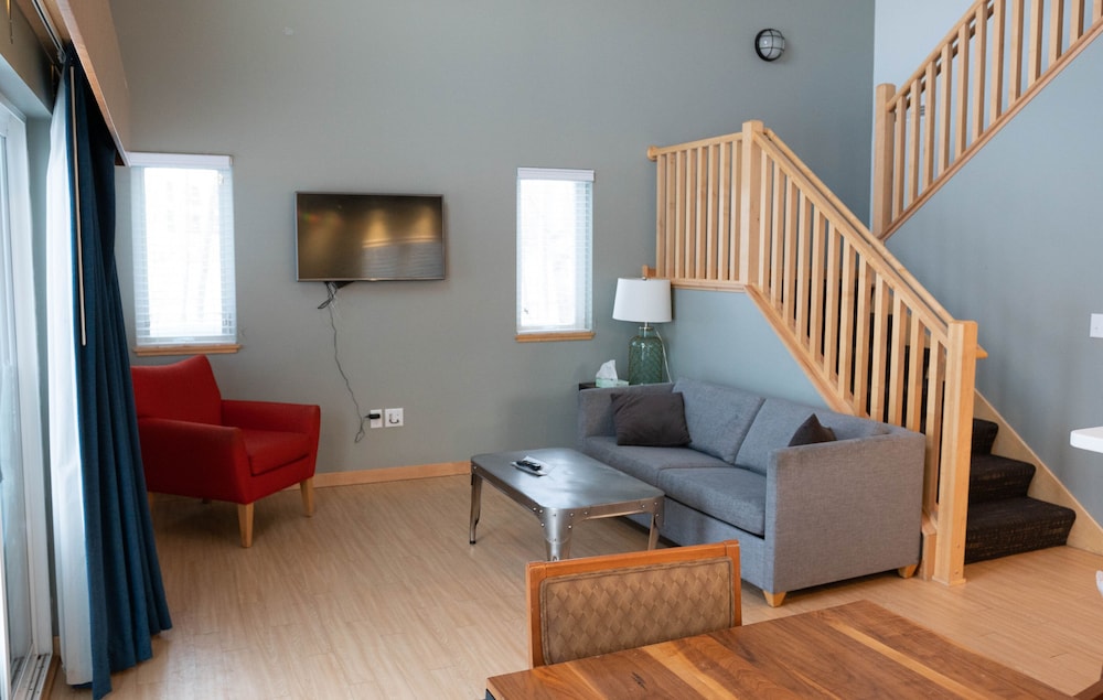 Eddy's Resort - photo 16