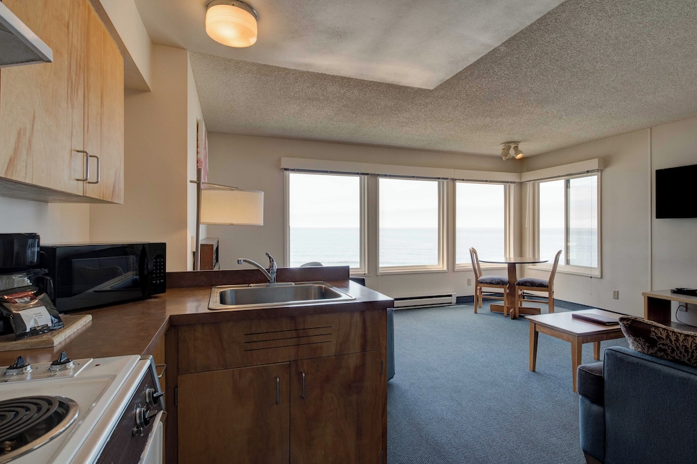 Ester Lee Oceanview Inn - photo 47