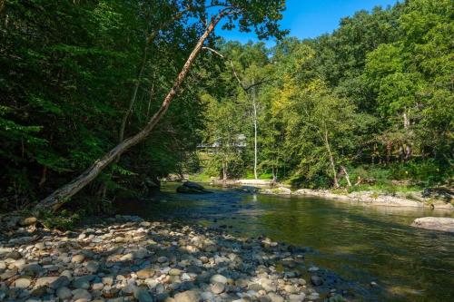 A River Runs Through It By Colonial Properties in Sevierville, United States