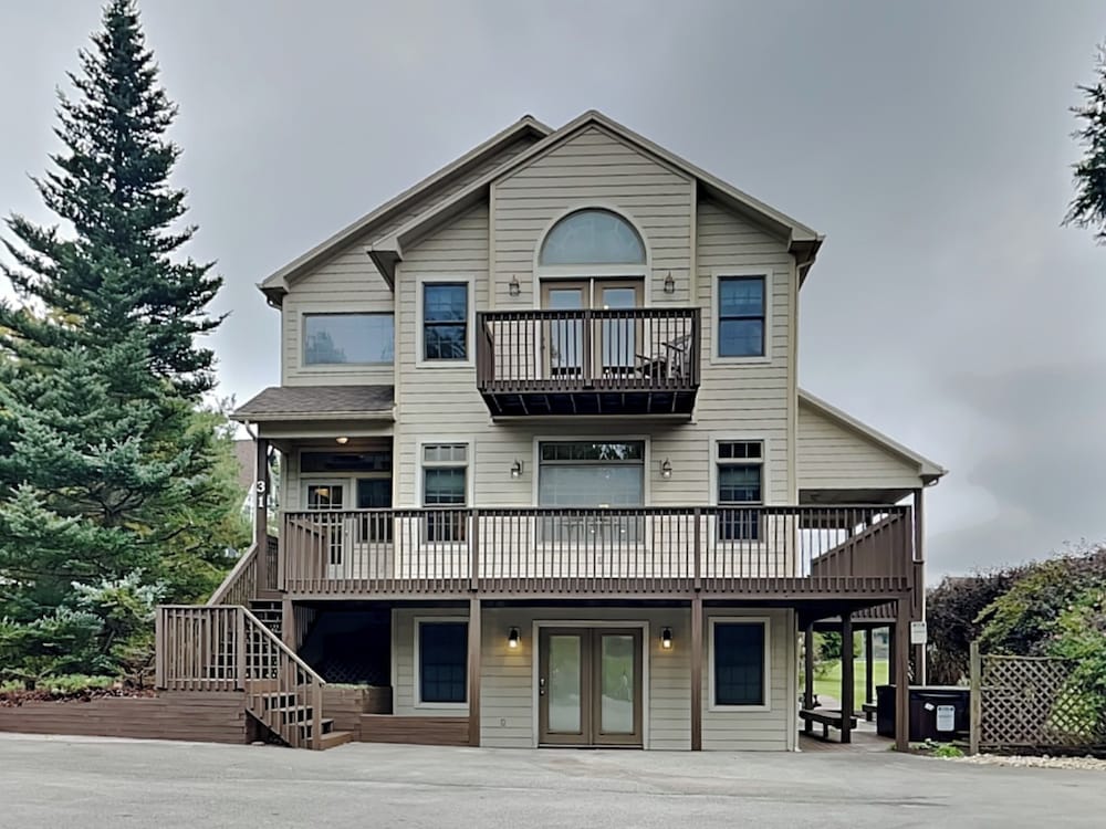 Westwind by Taylor Made Deep Creek in Mchenry, United States