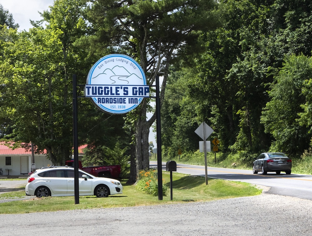 Tuggle's Gap Roadside Inn Blue Ridge Parkway - photo 34