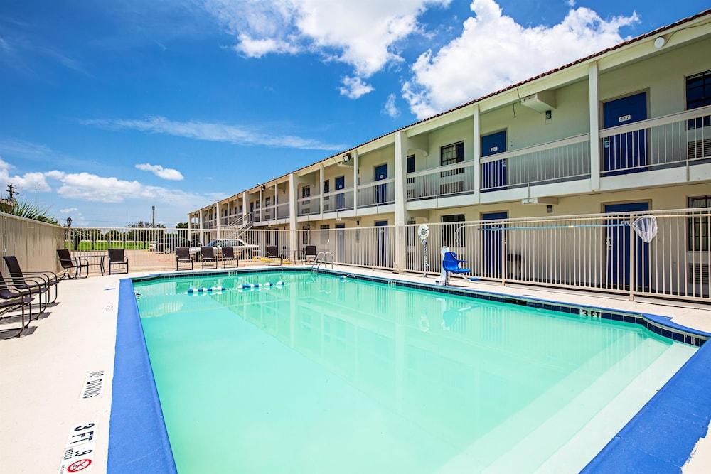 Scottish Inns and Suites Texas City TX - photo 6