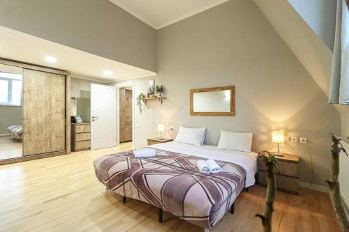Cosy Central 2 BR Apartment By Wehost — 4-Star Luxury Hotel in Tbilisi, Georgia