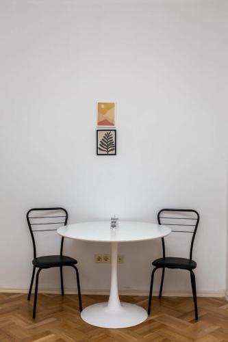 Super Stylish and Spacious 3 Seperated Apartments For 6 people