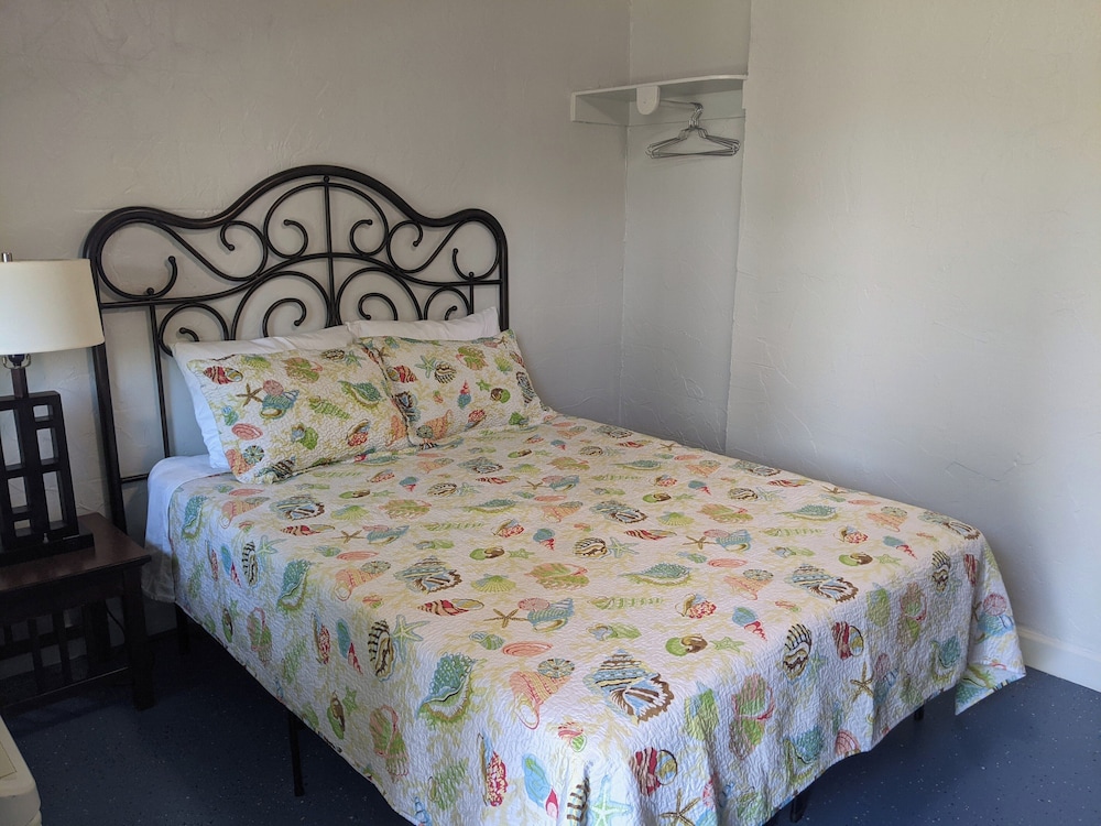 Riverboat Inn and Suites - photo 9